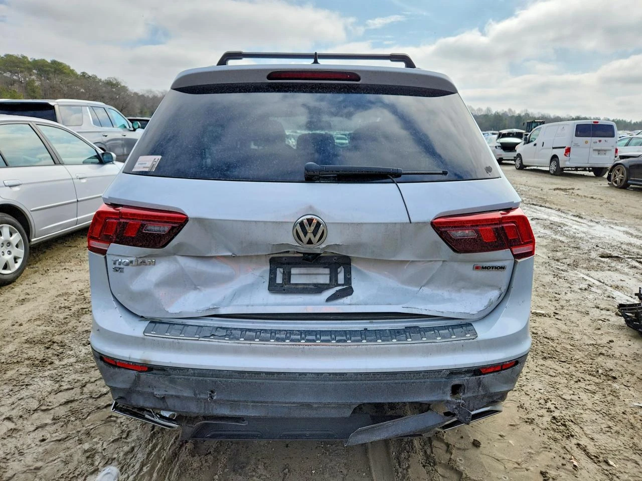 VW Tiguan 2.0l Volkswagen Se, снимка 6 - Автомобили и джипове - 54121055