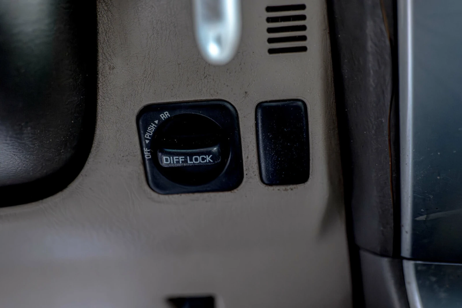 Toyota Land cruiser 120/3.0D4d/Климатроник/Печка/6+ 1, снимка 16 - Автомобили и джипове - 54222109