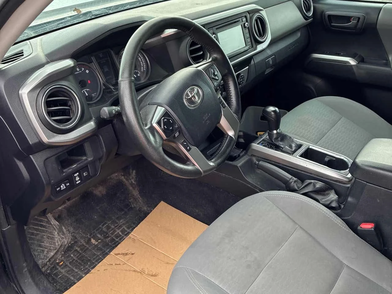 Toyota Tacoma * SR5 * 2 КЛЮЧА* ПОДГРЕВ* , снимка 5 - Автомобили и джипове - 54442434