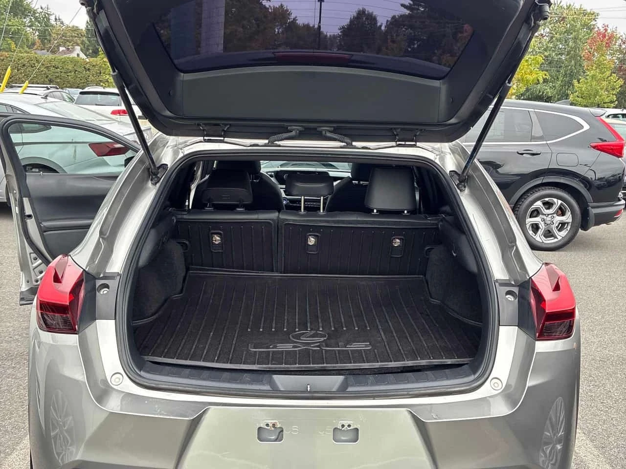 Lexus UX 250h * CARFAX * ОПЦИЯ ЗА ФИНАНСИРАНЕ, снимка 13 - Автомобили и джипове - 56275943