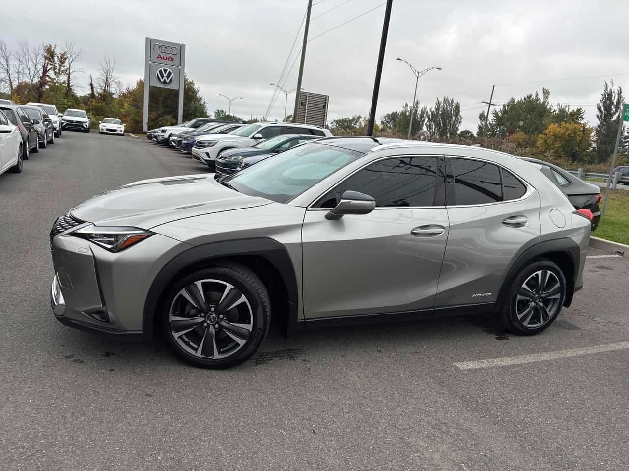 Lexus UX 250h * CARFAX * ОПЦИЯ ЗА ФИНАНСИРАНЕ, снимка 2 - Автомобили и джипове - 56275943