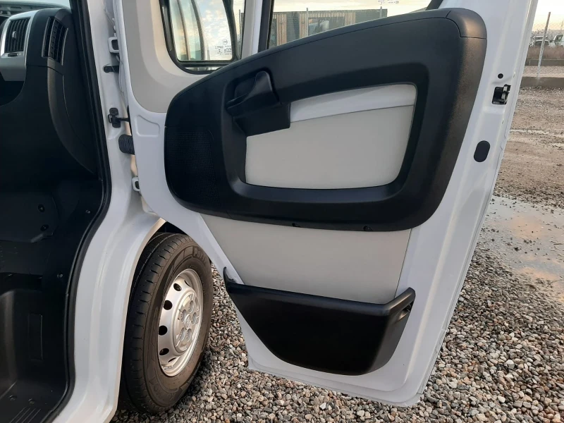 Fiat Ducato 2.3 150кс нави климатроник като нов, снимка 6 - Бусове и автобуси - 48327793