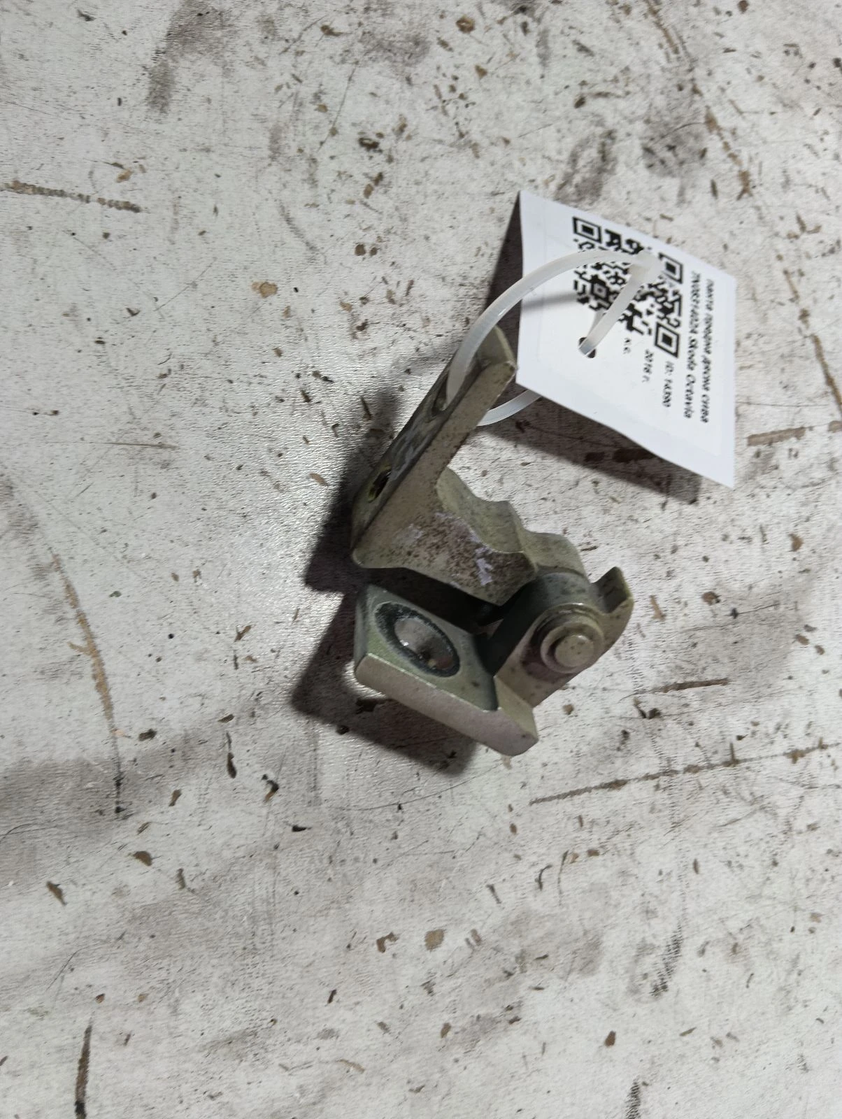 панта предна дясна сива 7N0831402A Skoda Octavia