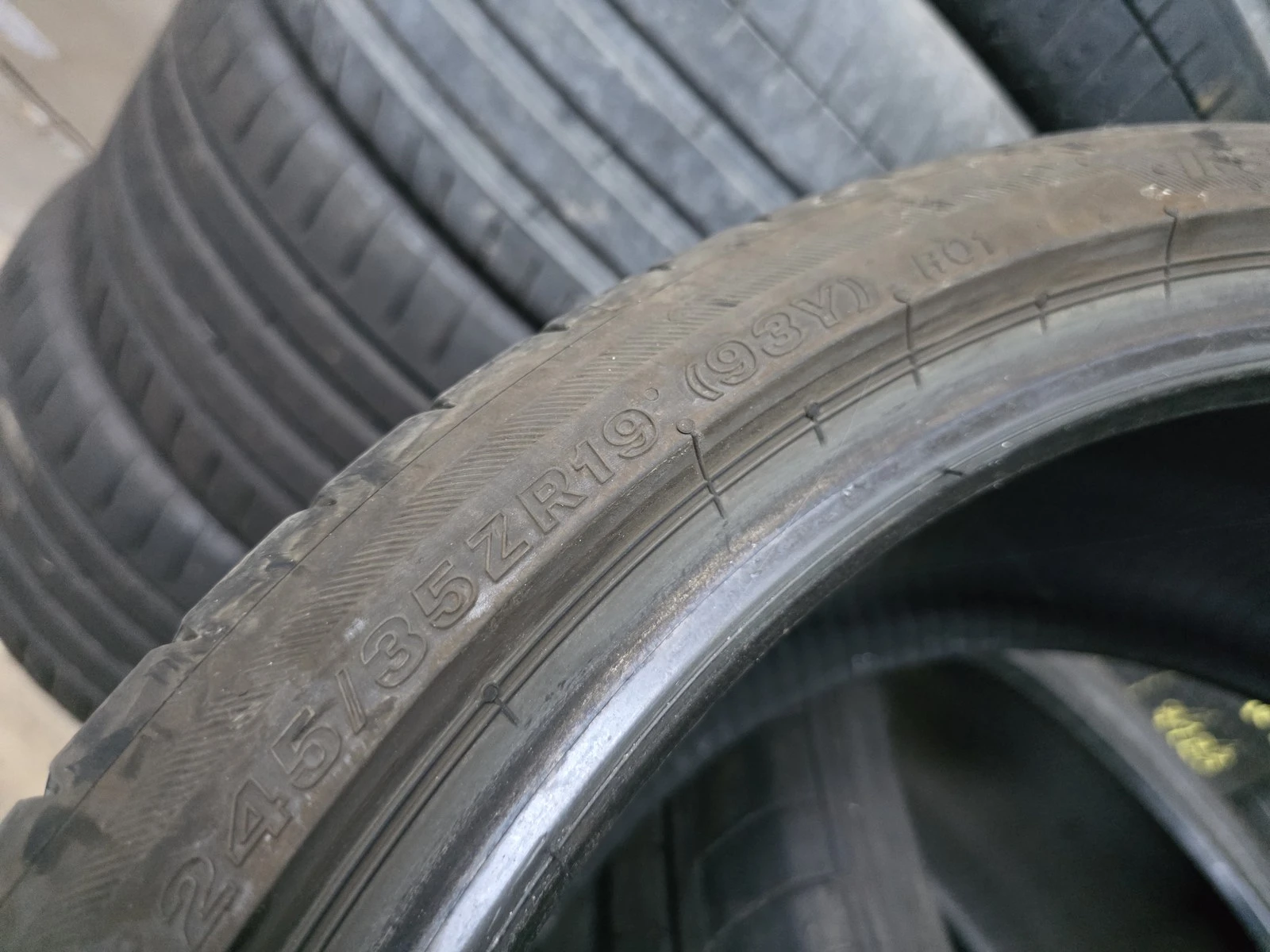 Гуми Летни 245/35R19, снимка 4 - Гуми и джанти - 56664382