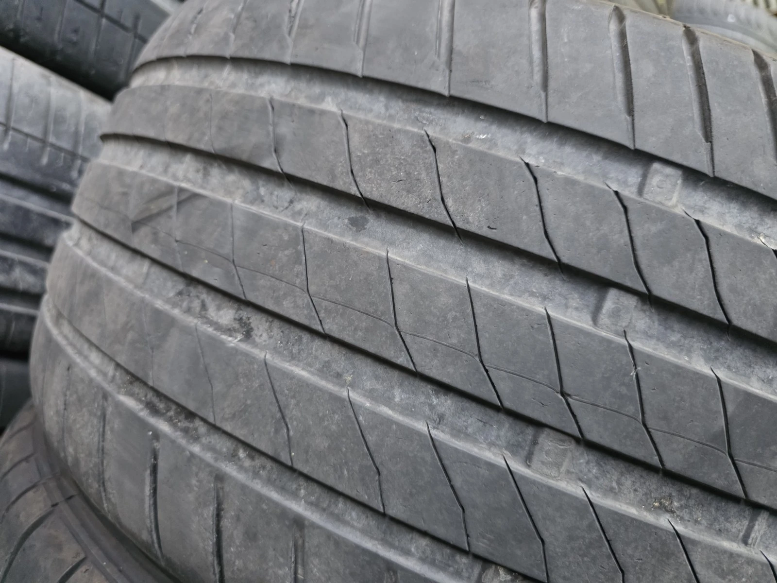 Гуми Летни 245/35R19, снимка 2 - Гуми и джанти - 56664382
