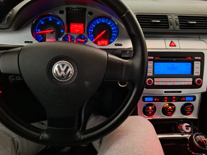 VW Passat 2.0 TDI, снимка 9 - Автомобили и джипове - 49088913