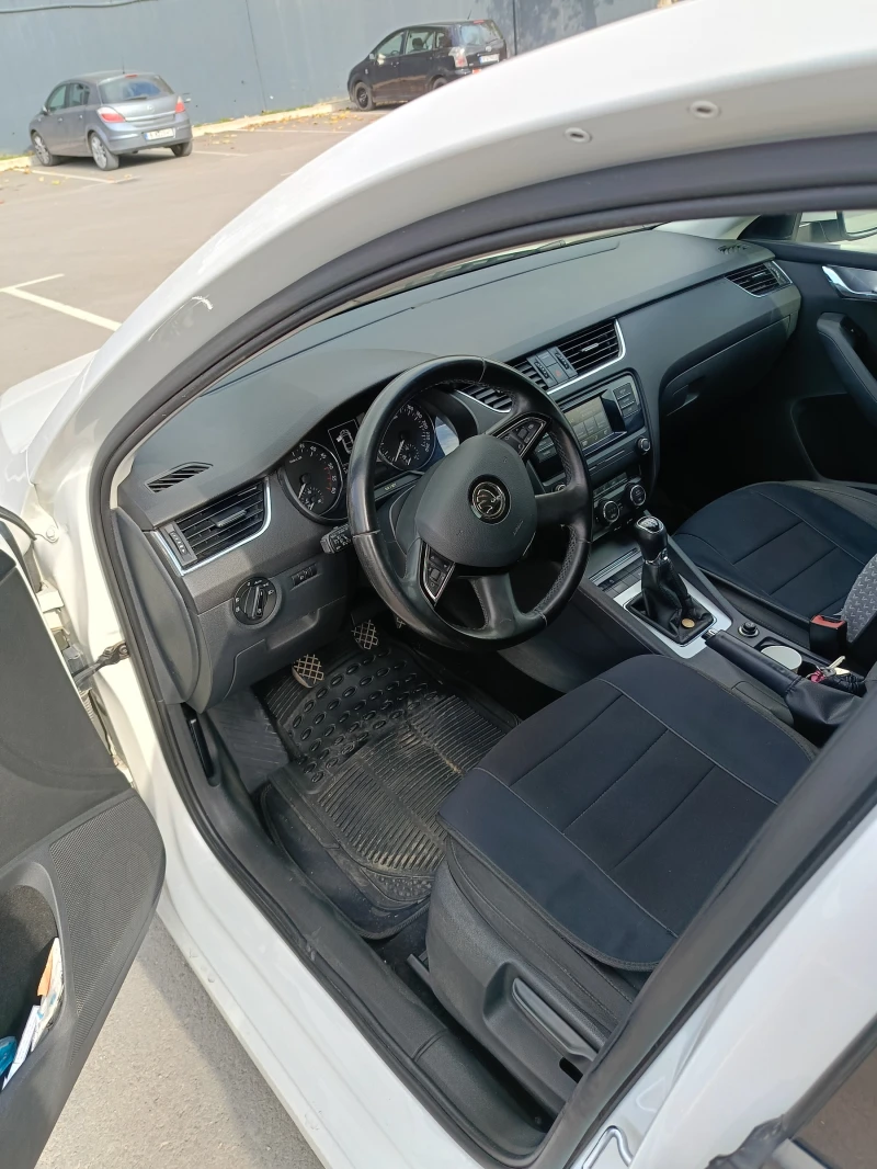 Skoda Octavia 1.6 TDI, снимка 7 - Автомобили и джипове - 52304233