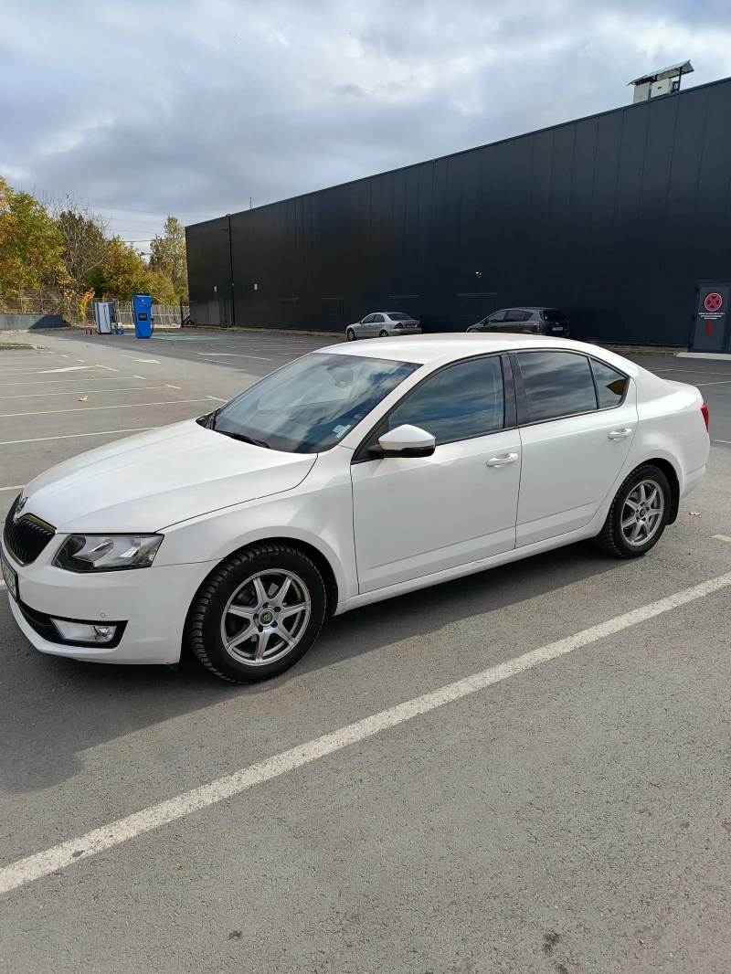 Skoda Octavia 1.6 TDI, снимка 3 - Автомобили и джипове - 52304233