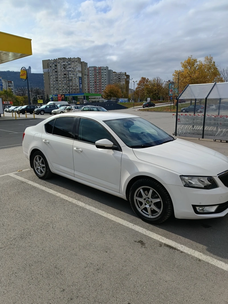 Skoda Octavia 1.6 TDI, снимка 5 - Автомобили и джипове - 52304233
