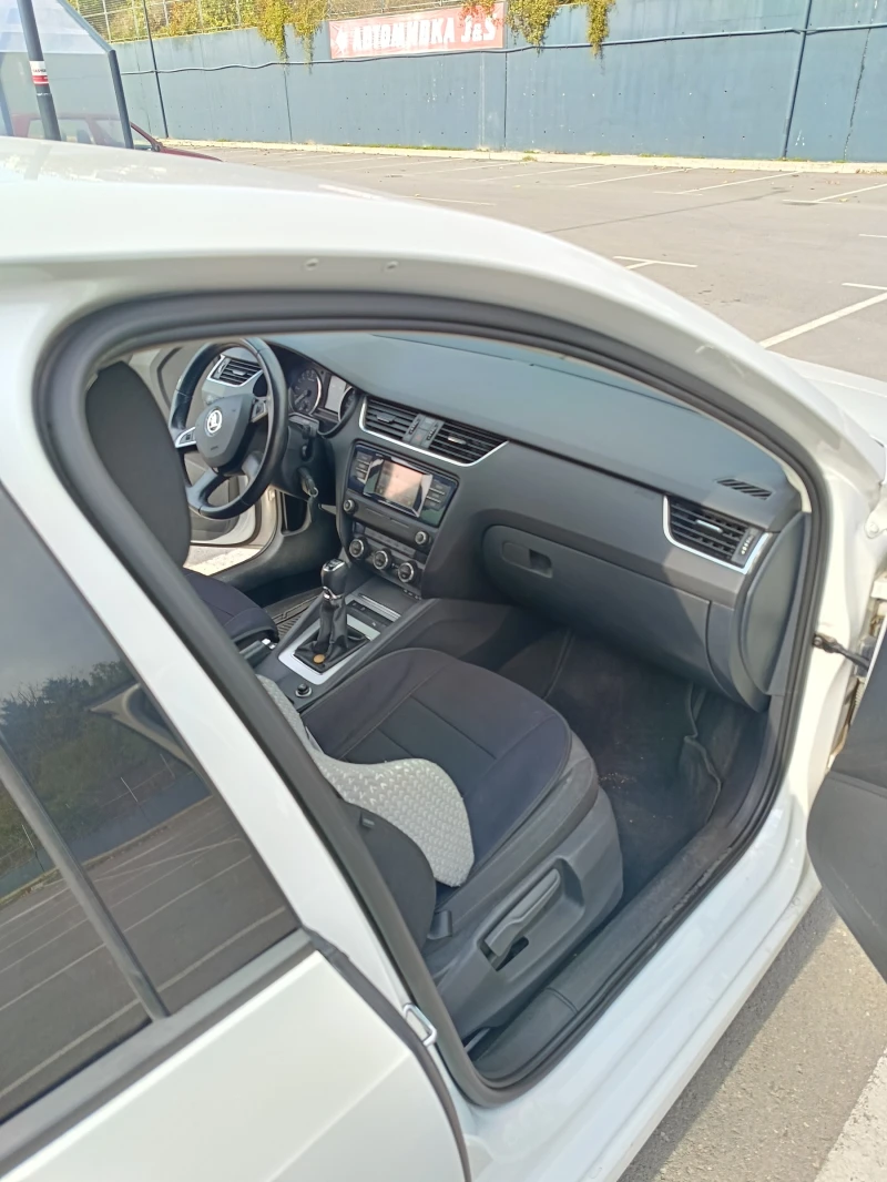 Skoda Octavia 1.6 TDI, снимка 8 - Автомобили и джипове - 52304233