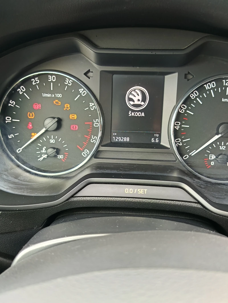 Skoda Octavia 1.6 TDI, снимка 9 - Автомобили и джипове - 52304233