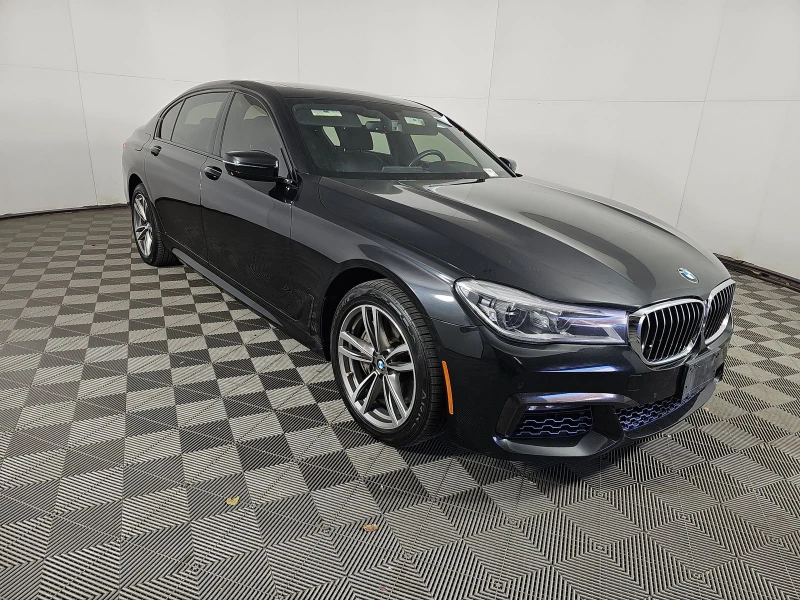 BMW 750 M* SPORT* XDRIVE* HARMON* KARDON* МАСАЖ* ХЕДЪП* ПА, снимка 3 - Автомобили и джипове - 52574832