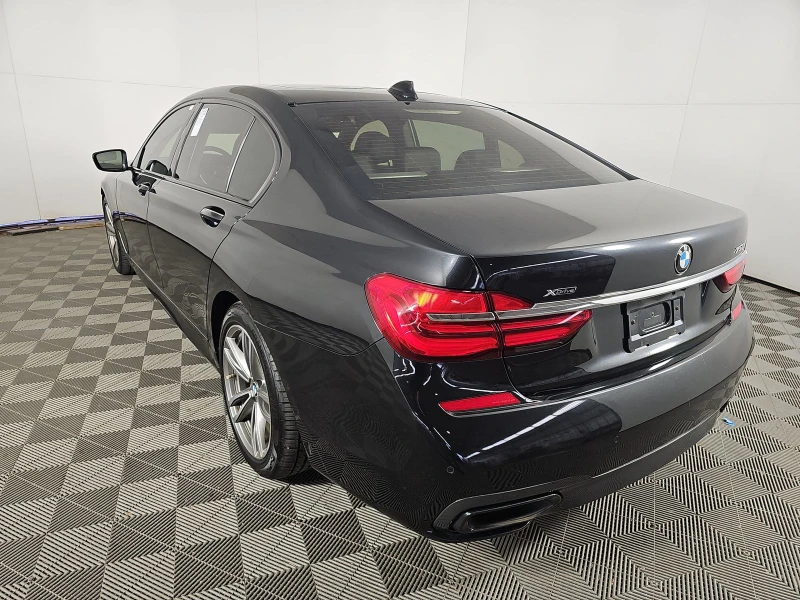 BMW 750 M* SPORT* XDRIVE* HARMON* KARDON* МАСАЖ* ХЕДЪП* ПА, снимка 4 - Автомобили и джипове - 52574832