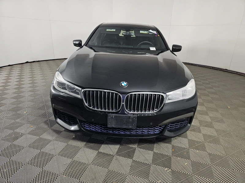 BMW 750 M* SPORT* XDRIVE* HARMON* KARDON* МАСАЖ* ХЕДЪП* ПА, снимка 5 - Автомобили и джипове - 52574832