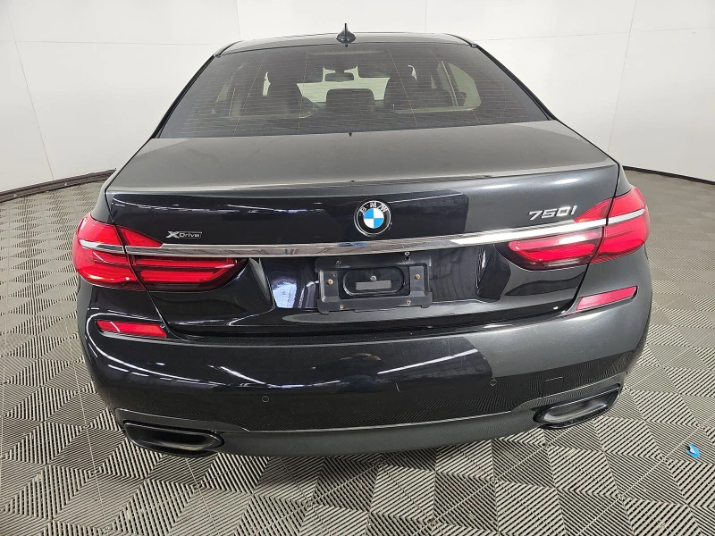 BMW 750 M* SPORT* XDRIVE* HARMON* KARDON* МАСАЖ* ХЕДЪП* ПА, снимка 6 - Автомобили и джипове - 52574832