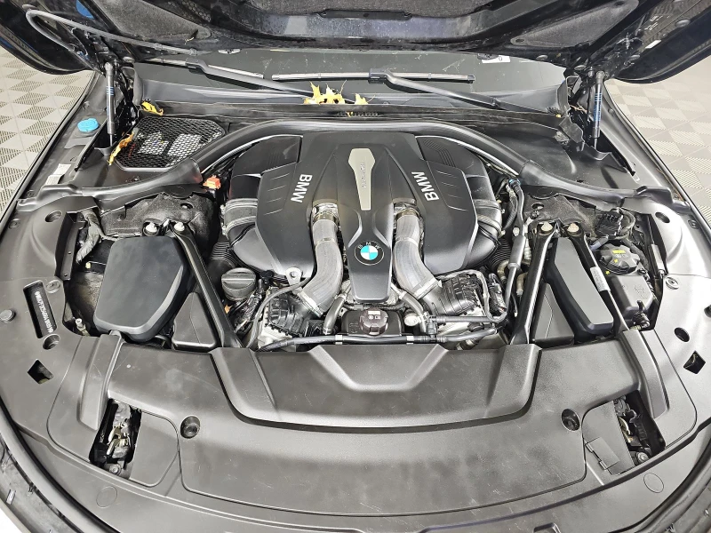 BMW 750 M* SPORT* XDRIVE* HARMON* KARDON* МАСАЖ* ХЕДЪП* ПА, снимка 14 - Автомобили и джипове - 52574832