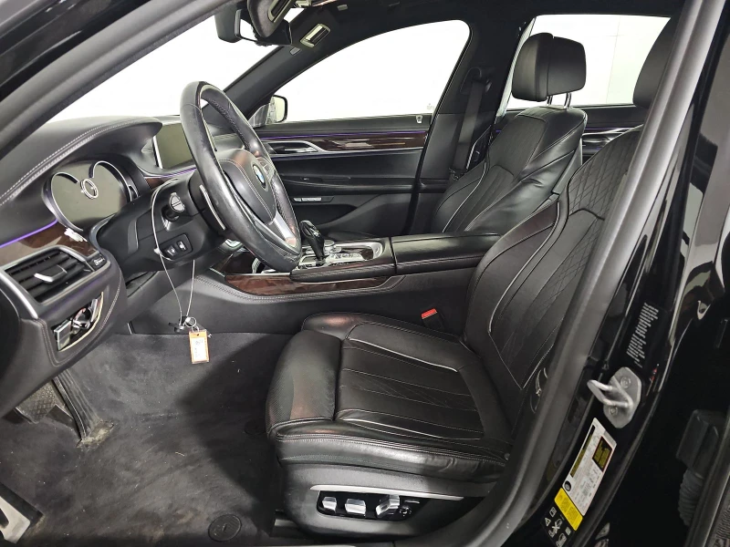 BMW 750 M* SPORT* XDRIVE* HARMON* KARDON* МАСАЖ* ХЕДЪП* ПА, снимка 12 - Автомобили и джипове - 52574832