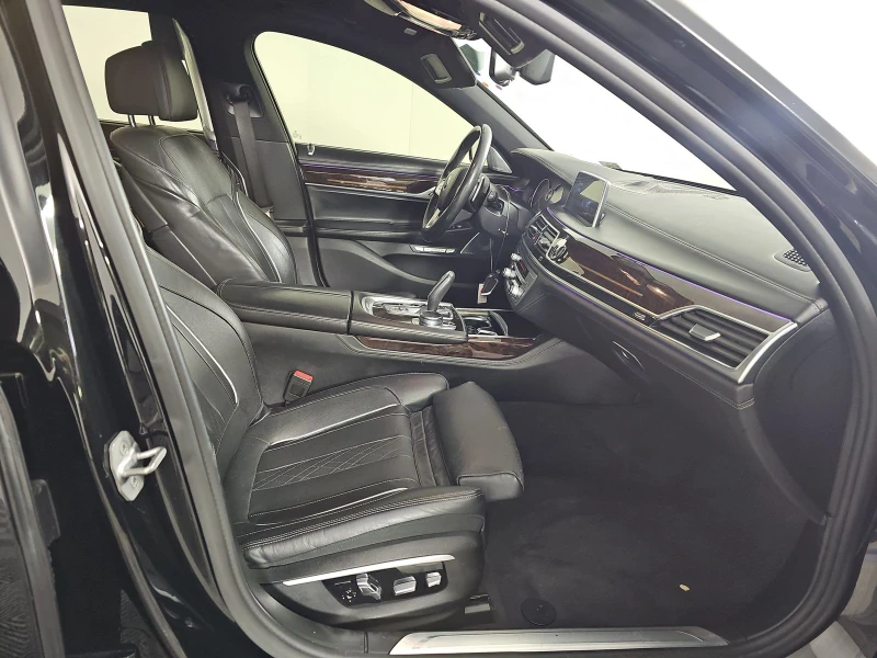 BMW 750 M* SPORT* XDRIVE* HARMON* KARDON* МАСАЖ* ХЕДЪП* ПА, снимка 11 - Автомобили и джипове - 52574832