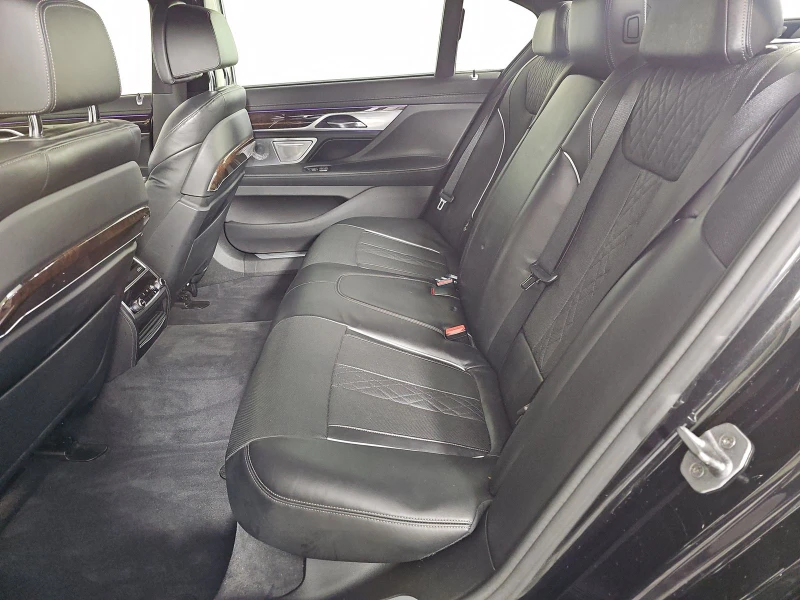 BMW 750 M* SPORT* XDRIVE* HARMON* KARDON* МАСАЖ* ХЕДЪП* ПА, снимка 13 - Автомобили и джипове - 52574832