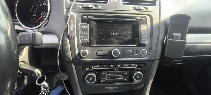 VW Golf, снимка 5 - Автомобили и джипове - 52876342