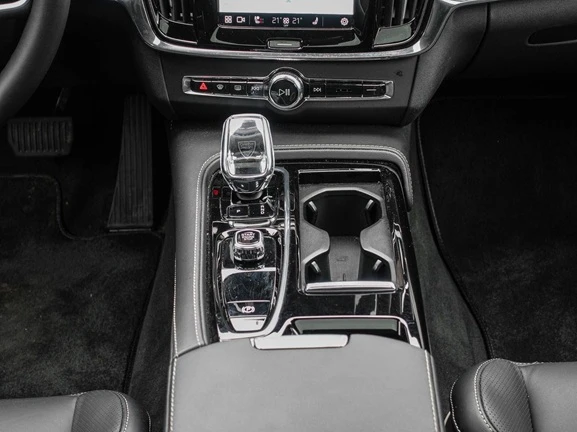Volvo S90 T8 Recharge AWD = Ultimate Dark = Гаранция - изображение 9