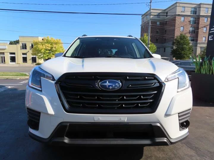 Subaru Forester  2.5 L - AWD - Reverse Camera - Heated Seats !!, снимка 2 - Автомобили и джипове - 54327790