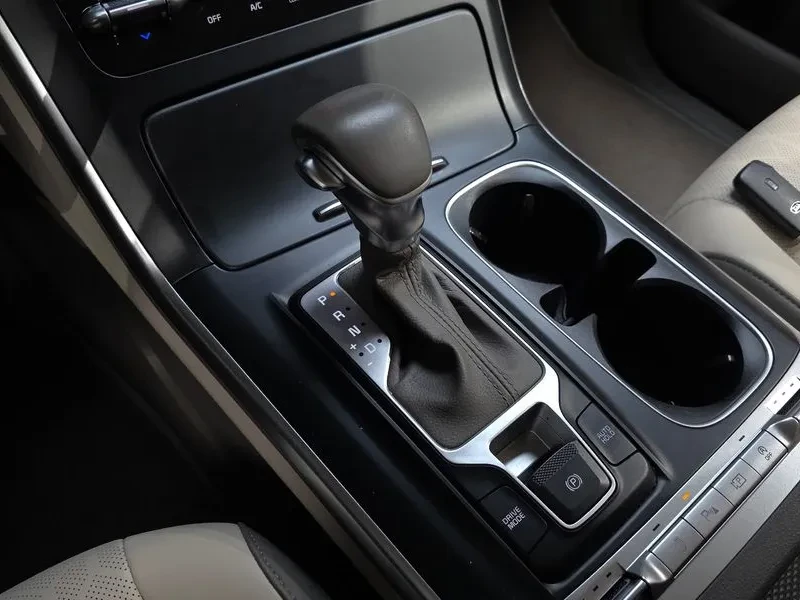 Kia Carnival 2.2 CRDi 9 места   202 к.с.   Нисък пробег   ТОП Ц, снимка 8 - Автомобили и джипове - 55048587