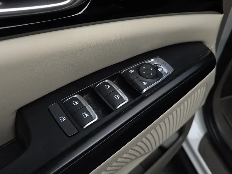 Kia Carnival 2.2 CRDi 9 места   202 к.с.   Нисък пробег   ТОП Ц, снимка 17 - Автомобили и джипове - 55048587