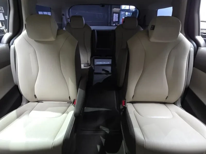 Kia Carnival 2.2 CRDi 9 места   202 к.с.   Нисък пробег   ТОП Ц, снимка 10 - Автомобили и джипове - 55048587