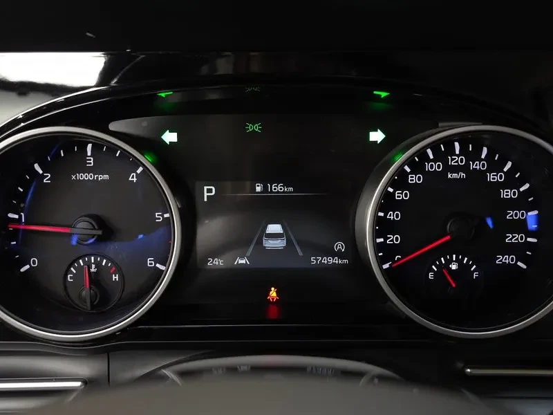 Kia Carnival 2.2 CRDi 9 места   202 к.с.   Нисък пробег   ТОП Ц, снимка 7 - Автомобили и джипове - 55048587
