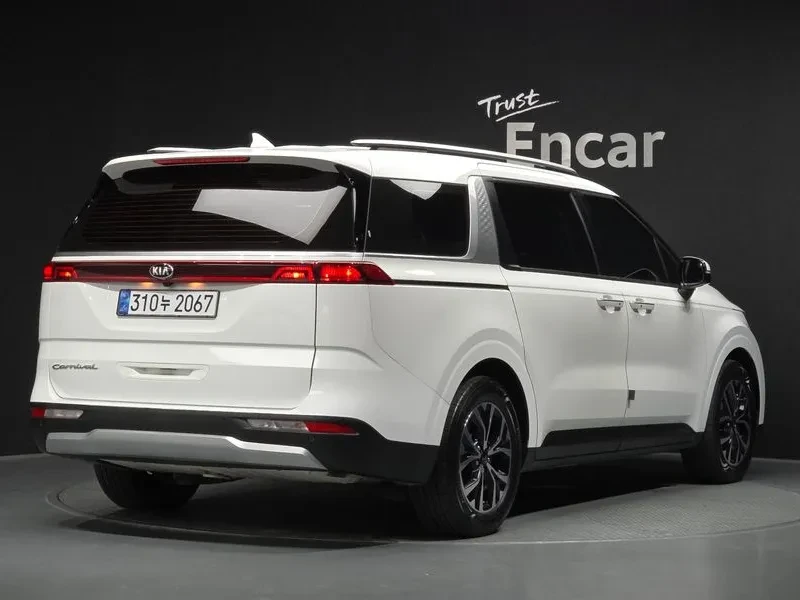 Kia Carnival 2.2 CRDi 9 места   202 к.с.   Нисък пробег   ТОП Ц, снимка 2 - Автомобили и джипове - 55048587