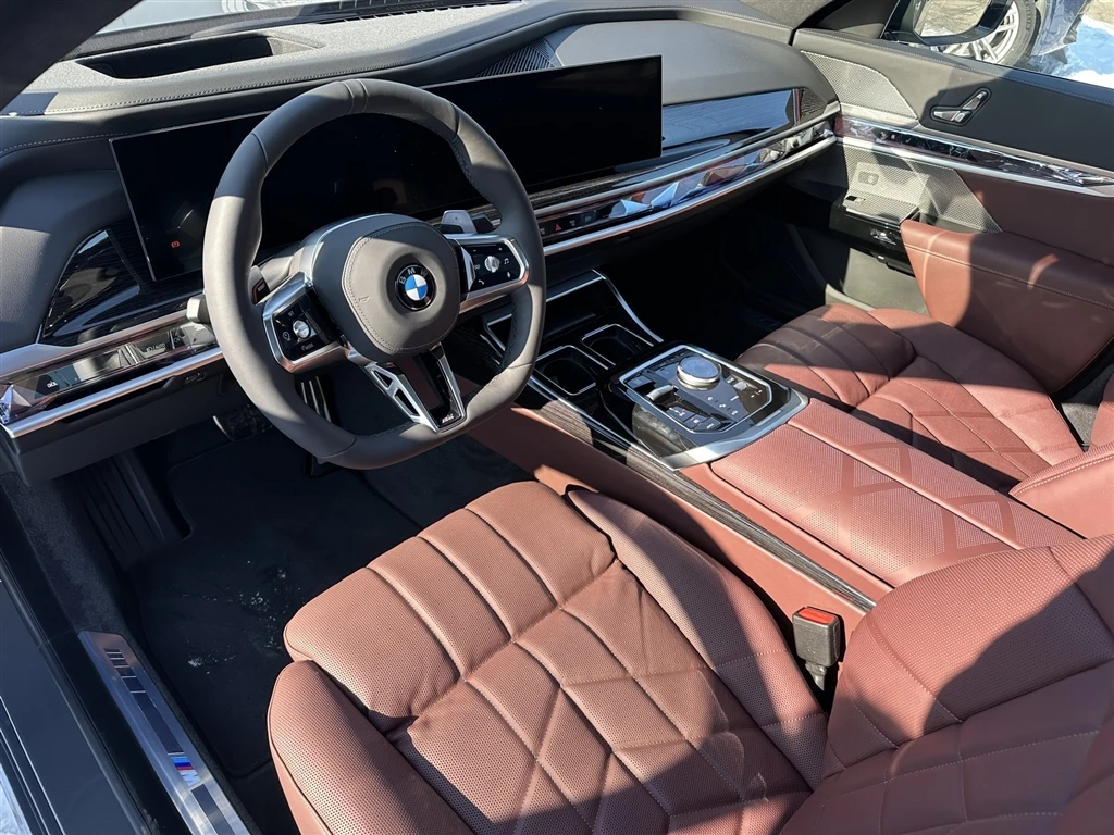 BMW 740 xDrive - изображение 6