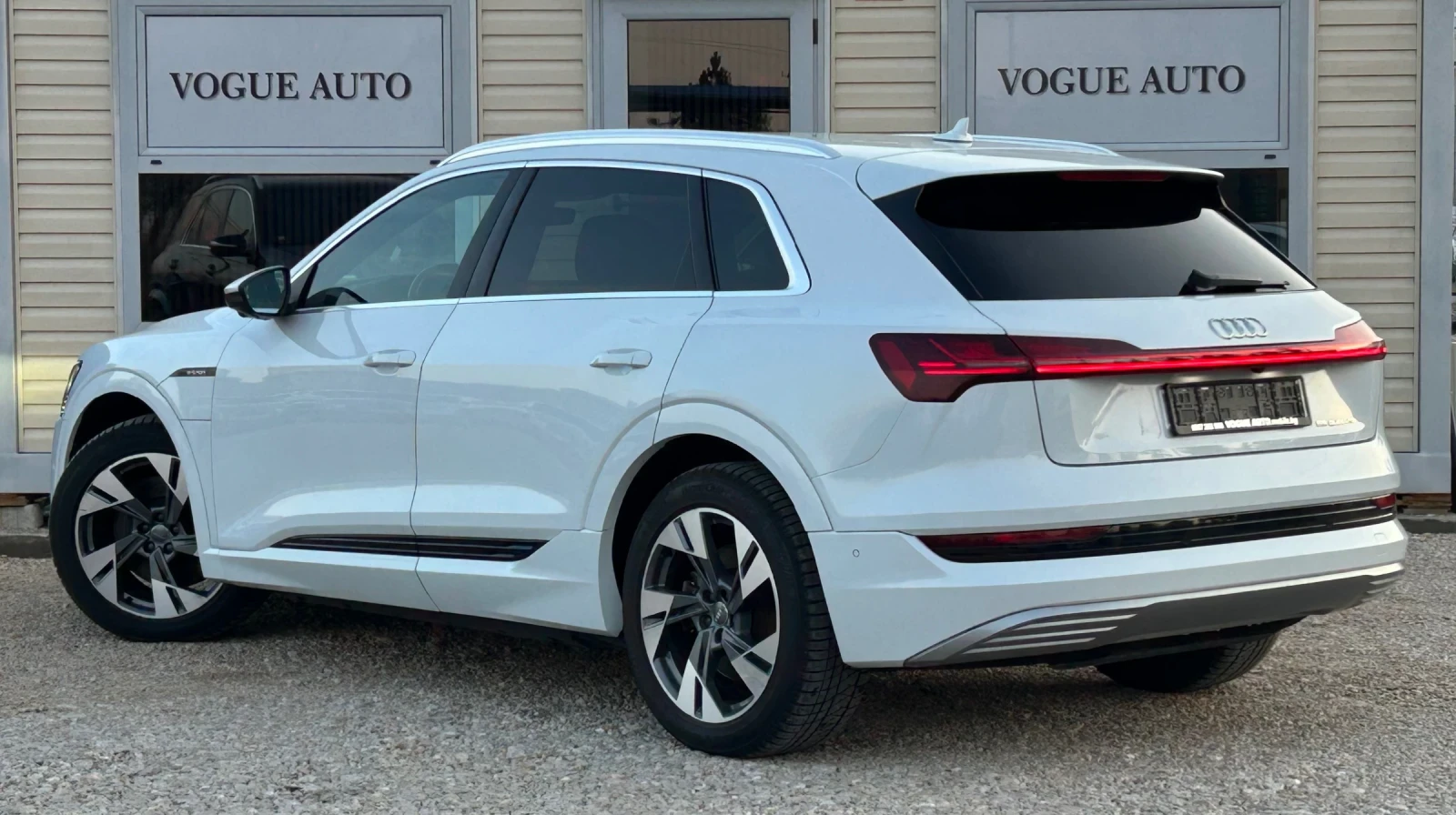 Audi E-Tron 55* QUATTRO* 95KW* B&O* 360* ACC* MEMORY, снимка 2 - Автомобили и джипове - 53738221