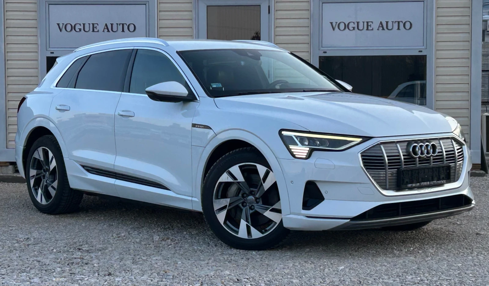 Audi E-Tron 55* QUATTRO* 95KW* B&O* 360* ACC* MEMORY, снимка 3 - Автомобили и джипове - 53738221