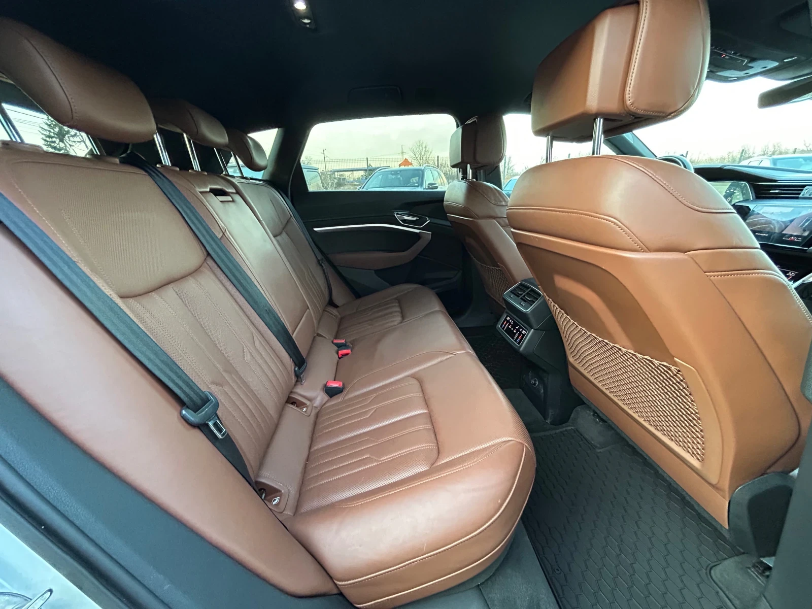 Audi E-Tron 55* QUATTRO* 95KW* B&O* 360* ACC* MEMORY, снимка 16 - Автомобили и джипове - 53738221