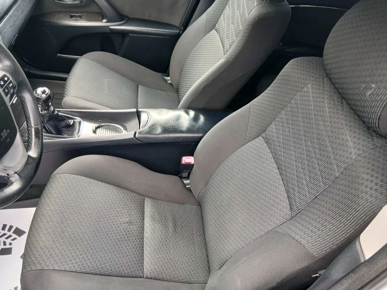 Toyota Avensis 2, 2 d, снимка 8 - Автомобили и джипове - 53772109