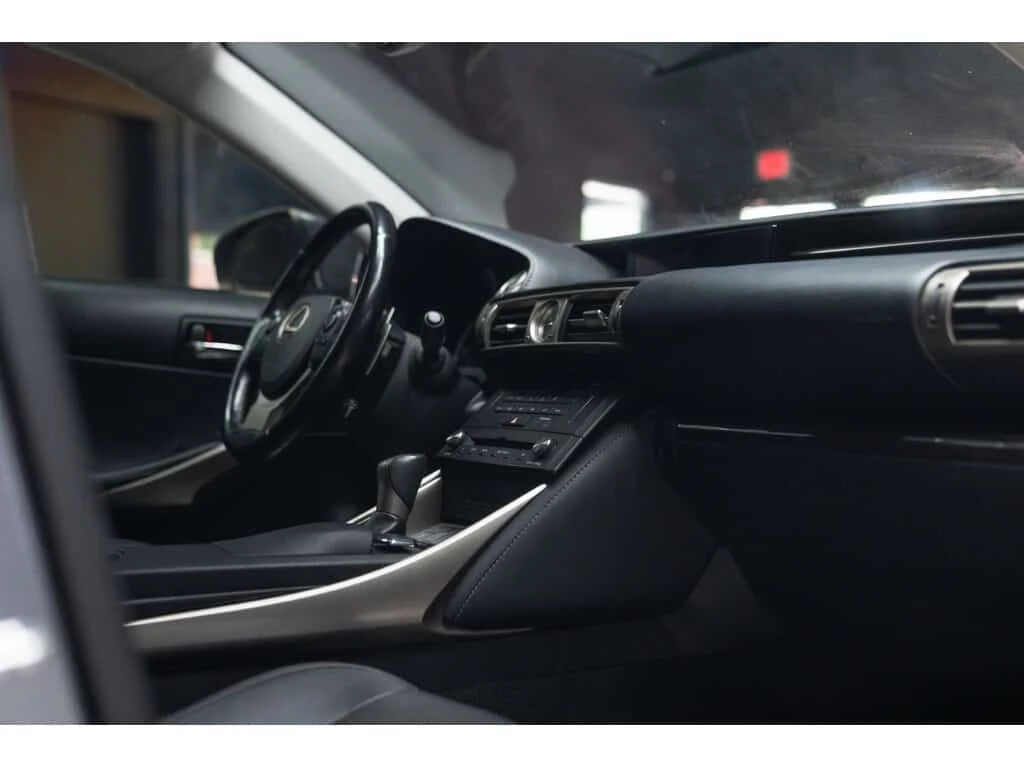 Lexus IS * 4dr Sdn AWD * CARFAX * ЦЕНА ДО БГ, снимка 14 - Автомобили и джипове - 53903155