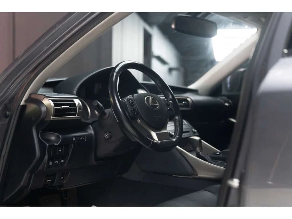 Lexus IS * 4dr Sdn AWD * CARFAX * ЦЕНА ДО БГ, снимка 15 - Автомобили и джипове - 53903155