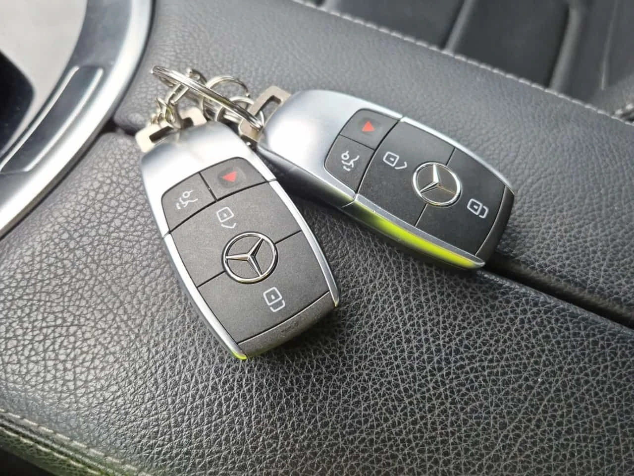 Mercedes-Benz C 300 * CARFAX * ЦЕНА ДО БГ, снимка 11 - Автомобили и джипове - 54237132