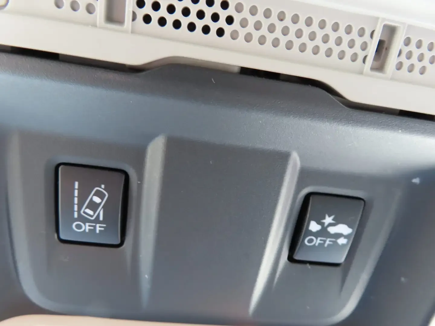 Subaru Forester  2.5 L - AWD - Reverse Camera - Heated Seats !!, снимка 13 - Автомобили и джипове - 54327790