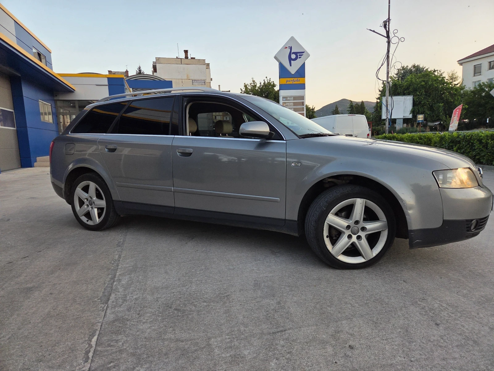 Audi A4, снимка 2 - Автомобили и джипове - 55530515