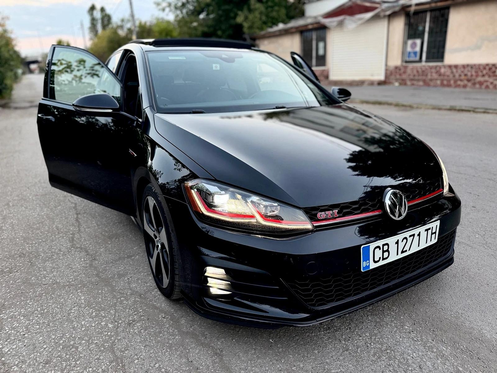 VW Golf  VII GTI 2.0 TSI FACELIFT 230 к.с DSG, снимка 2 - Автомобили и джипове - 55791685