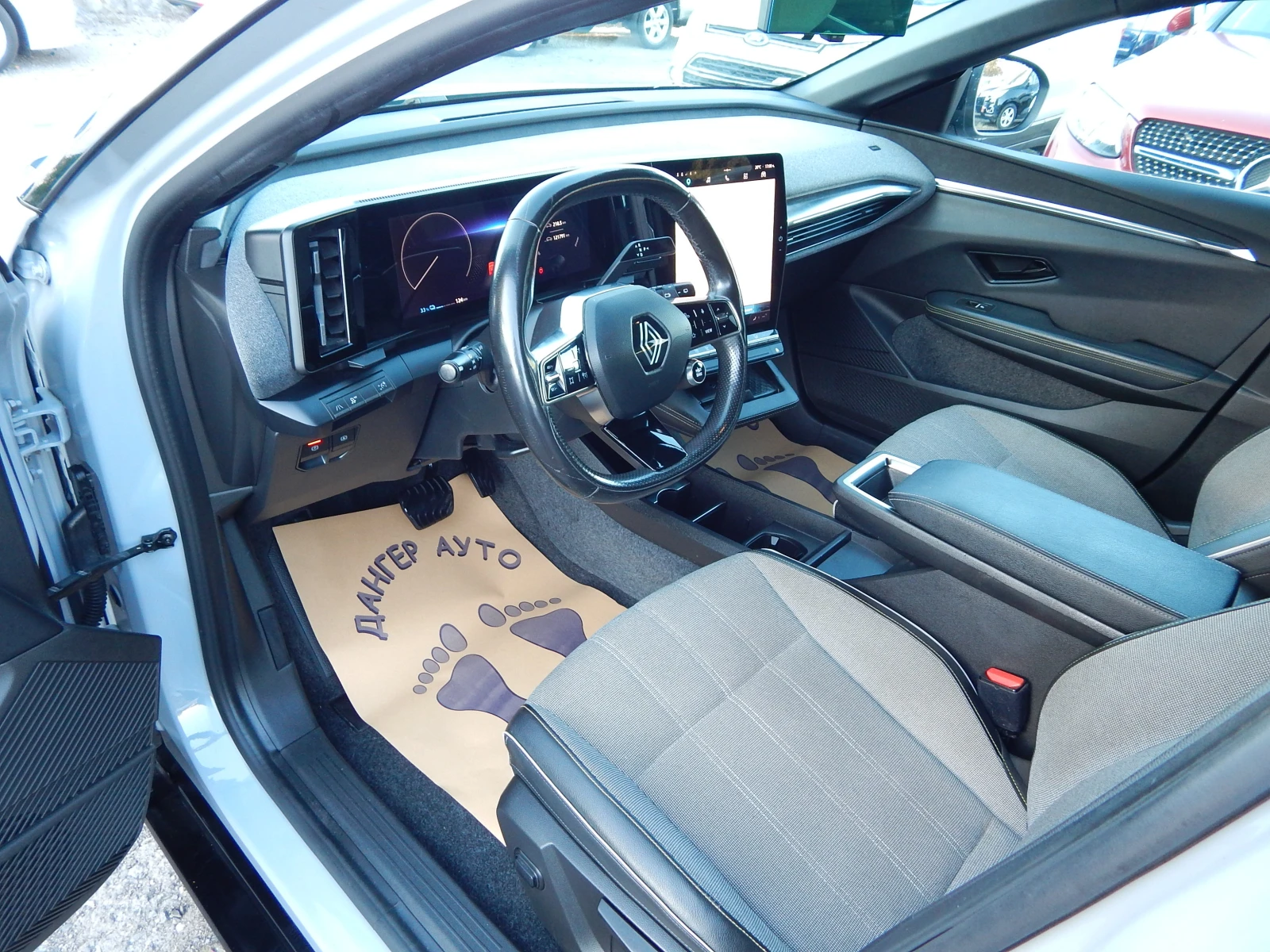 Renault Megane * E-TECH* 60KW* , снимка 12 - Автомобили и джипове - 56567640