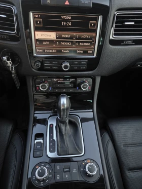 VW Touareg 3.0TDI FULL SERVICE HISTORY , снимка 11