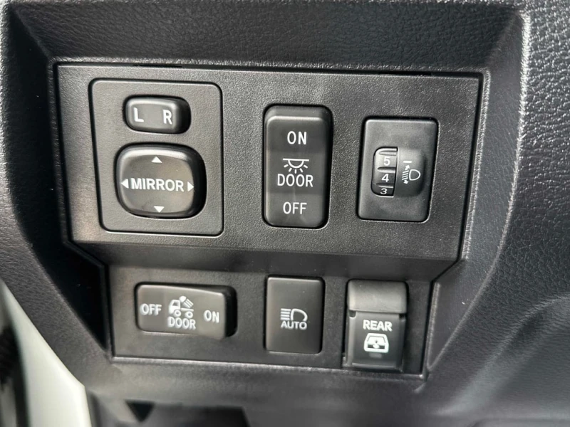 Toyota Tundra * 4x4 Crewmax * CARFAX * БЕЗ ПЪРВОНАЧАЛНА ВНОСКА, снимка 17 - Автомобили и джипове - 53290643