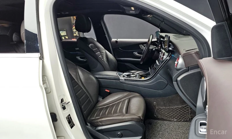 Mercedes-Benz GLC 220, снимка 10 - Автомобили и джипове - 53340156