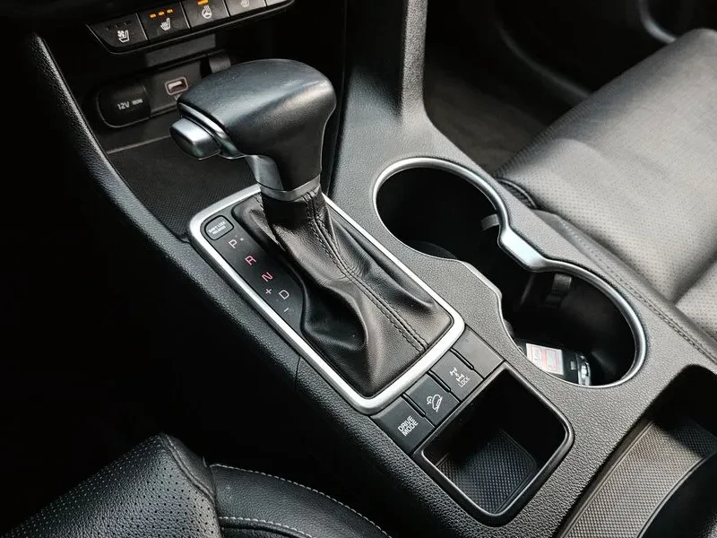 Kia Sportage 2.0 CRDi 4WD, снимка 9 - Автомобили и джипове - 54276680