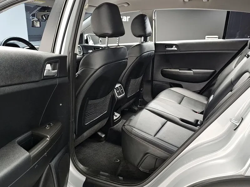 Kia Sportage 2.0 CRDi 4WD, снимка 12 - Автомобили и джипове - 54276680