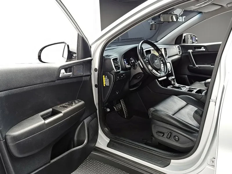 Kia Sportage 2.0 CRDi 4WD, снимка 11 - Автомобили и джипове - 54276680