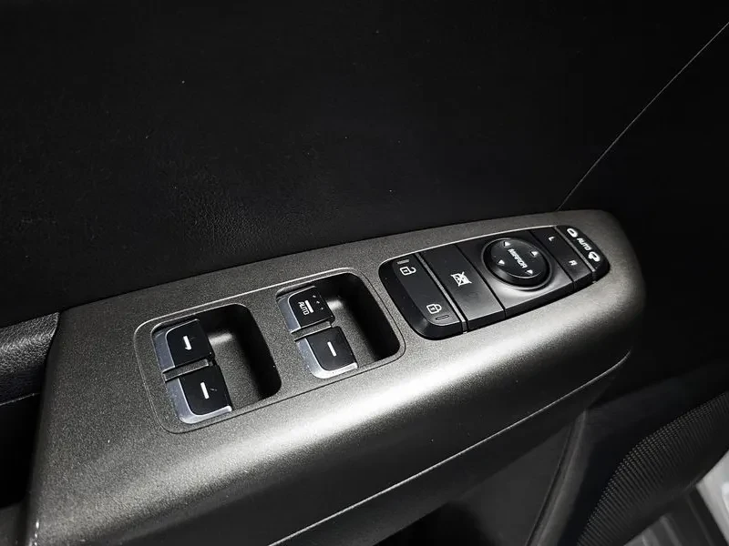 Kia Sportage 2.0 CRDi 4WD, снимка 17 - Автомобили и джипове - 54276680